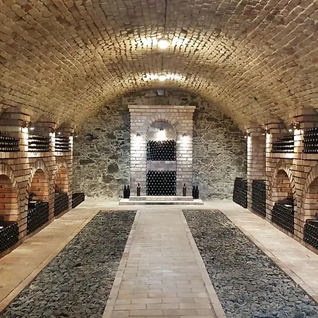 Grand Cru 2. Vendeghaz Feriehus *