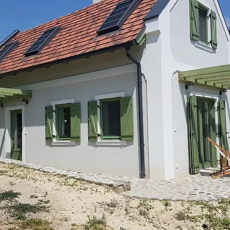 Grand Cru 2. Vendeghaz Feriehus *